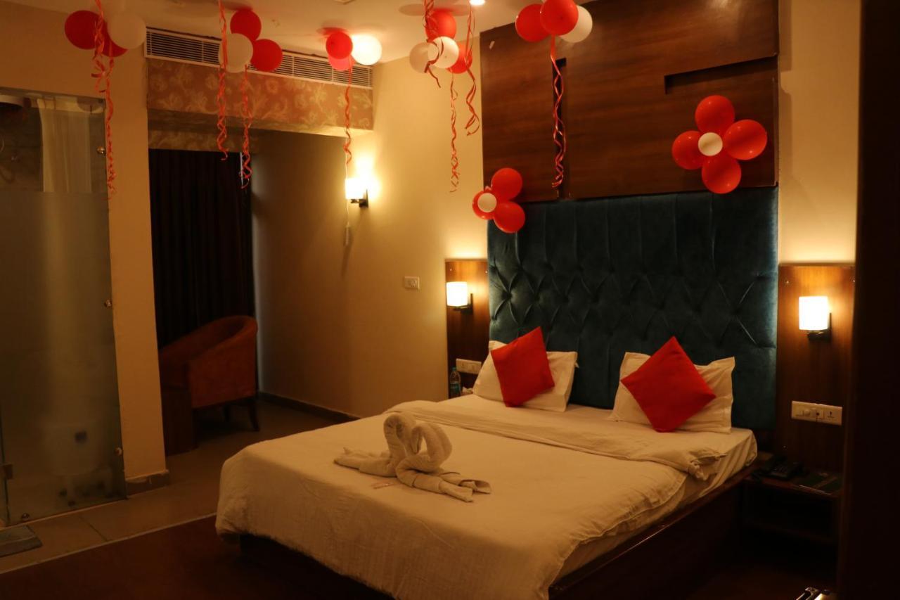 Patiāla Hotel Pushap Palace מראה חיצוני תמונה