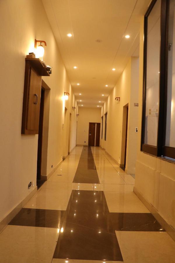 Patiāla Hotel Pushap Palace מראה חיצוני תמונה