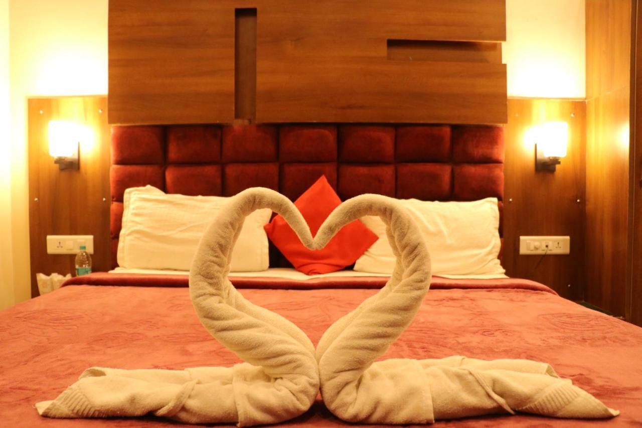 Patiāla Hotel Pushap Palace מראה חיצוני תמונה