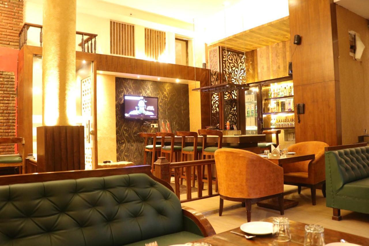 Patiāla Hotel Pushap Palace מראה חיצוני תמונה
