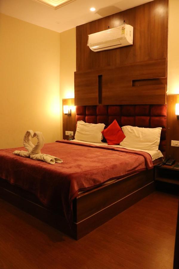 Patiāla Hotel Pushap Palace מראה חיצוני תמונה