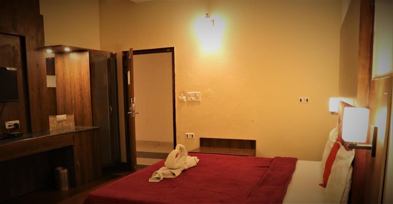 Patiāla Hotel Pushap Palace מראה חיצוני תמונה