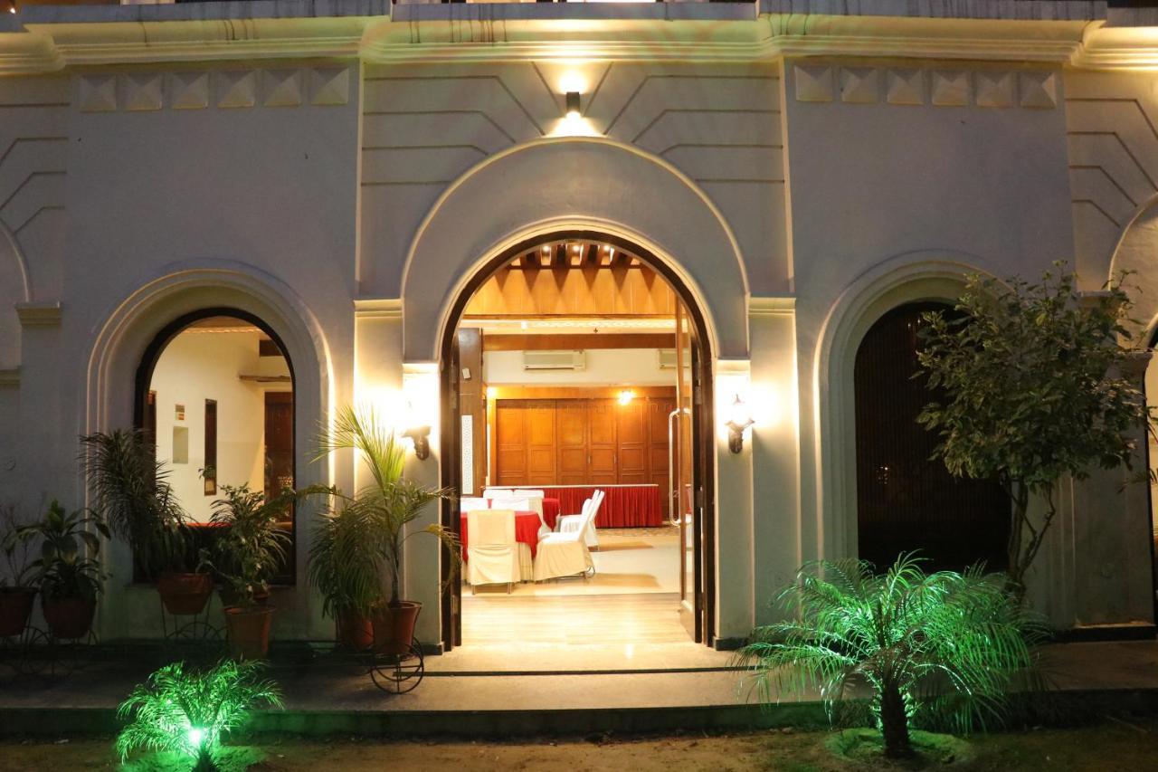 Patiāla Hotel Pushap Palace מראה חיצוני תמונה