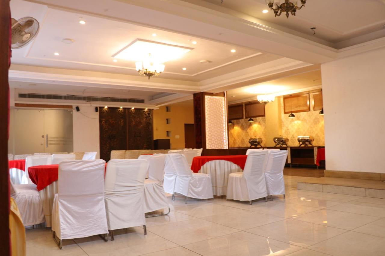 Patiāla Hotel Pushap Palace מראה חיצוני תמונה