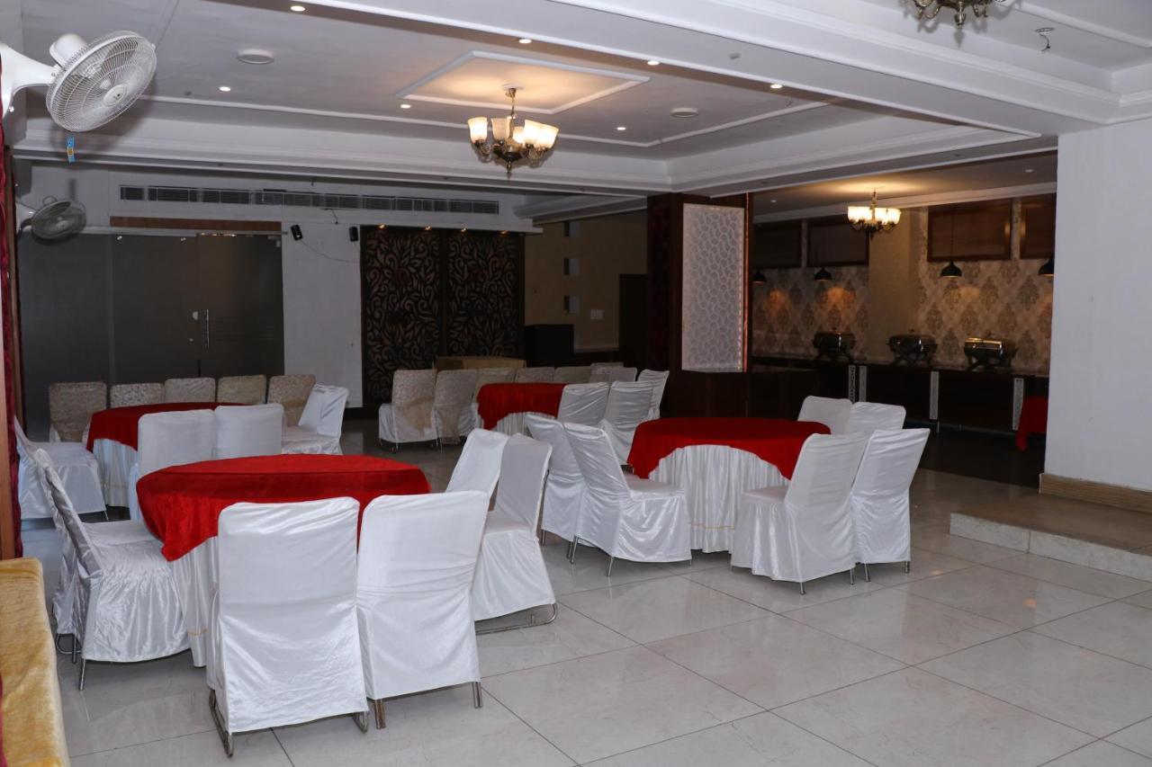 Patiāla Hotel Pushap Palace מראה חיצוני תמונה
