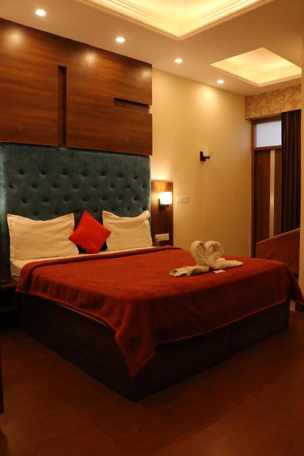 Patiāla Hotel Pushap Palace מראה חיצוני תמונה
