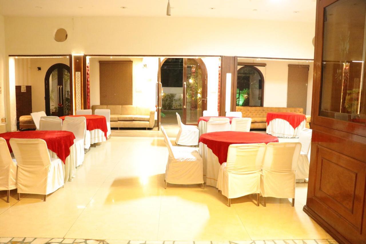 Patiāla Hotel Pushap Palace מראה חיצוני תמונה